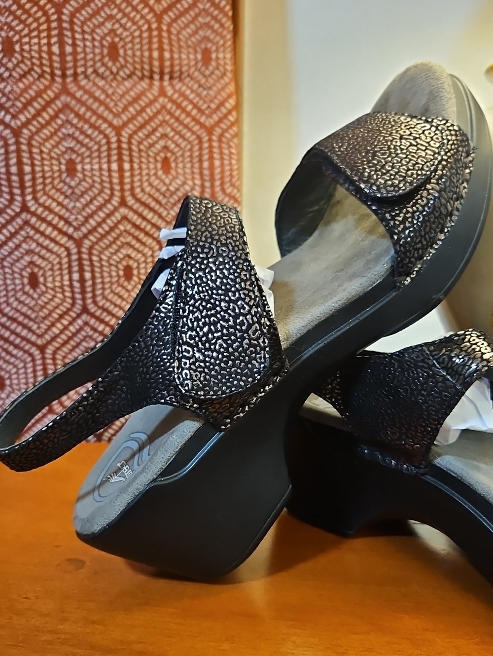 Dansko Metallic Black Animal Print Wedges Black 9M/ EUC - Picture 2 of 16